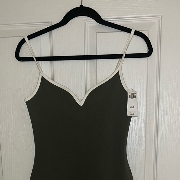 Abercrombie & Fitch Notch-Neck Midi Dress - Picture 6 of 6